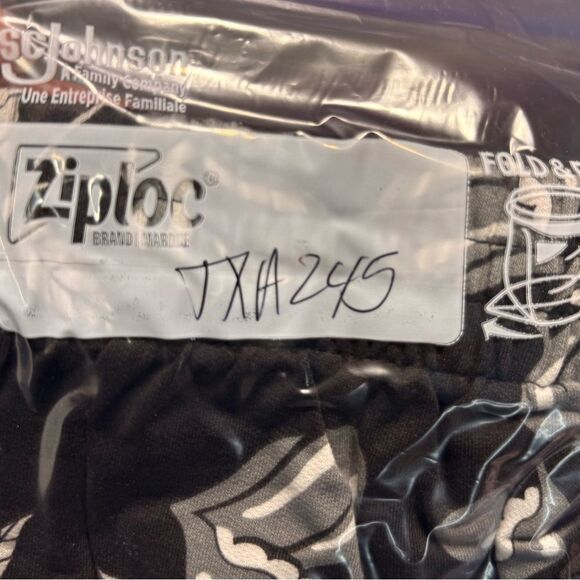 The RollingStones  Black and Gray Patterned Shorts Sz XL - Picture 5 of 5